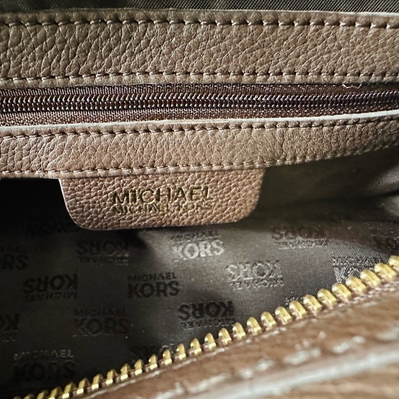 Michael Kors Signature Shoulder Bag, New w/o Tags - Picture 8 of 11